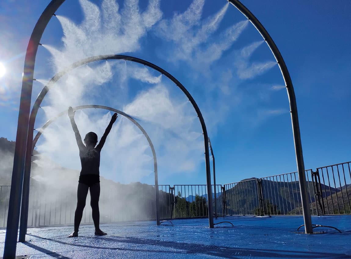 Aqua Event - Tunnel de fraîcheur avec arches de brumisation haute pression pour événements tunnel de fraîcheur arches de brumisation haute pression installation événementielle