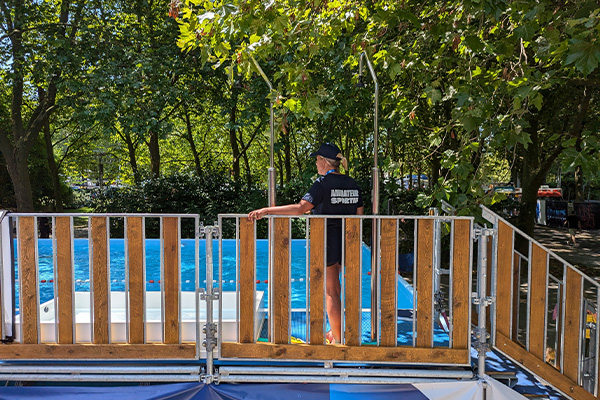 Aqua Event - Apprentissage de la natation avec le bassin Aquaplus mobile Aquaplus piscine mobile apprentissage nage enfants collectivités